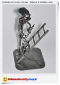 Metalowa figurka Na prezent Strażak z wężem i gaśnicą